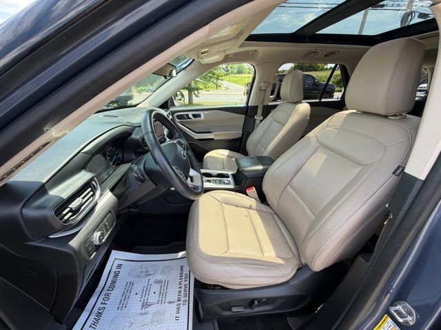 Used 2021 Ford Explorer XLT w/ Equipment Group 202A AWD/4WD image 34