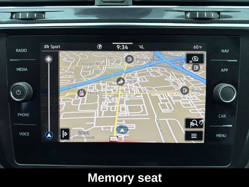 Used 2022 Volkswagen Tiguan SEL R-Line image 11