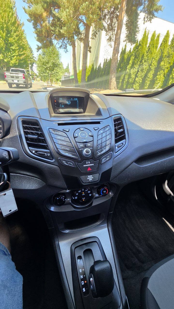 Used 2015 Ford Fiesta S FWD image 13
