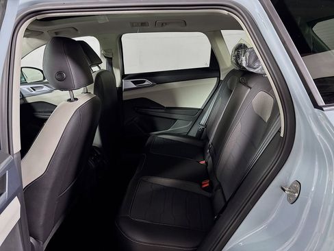 New 2025 Volkswagen Taos SE image 20
