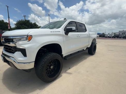 Used 2023 Chevrolet Silverado 1500 LT AWD/4WD image 4