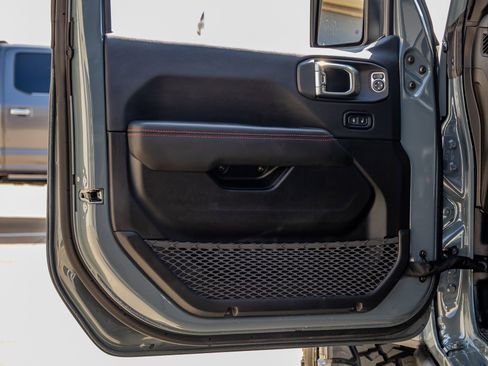 Used 2025 Jeep Wrangler Unlimited Rubicon image 35