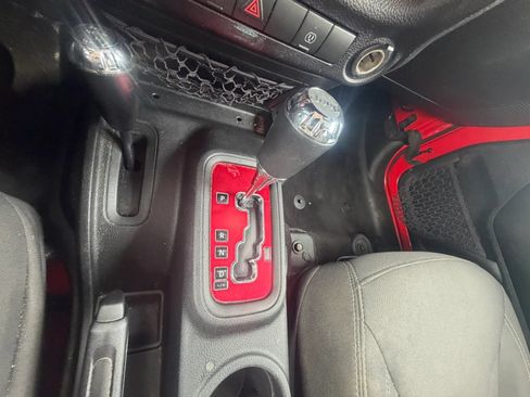 Used 2018 Jeep Wrangler Unlimited Sahara AWD/4WD image 19