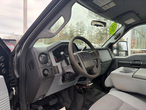 Used 2014 Ford F250 XL w/ Power Equipment Group image 26