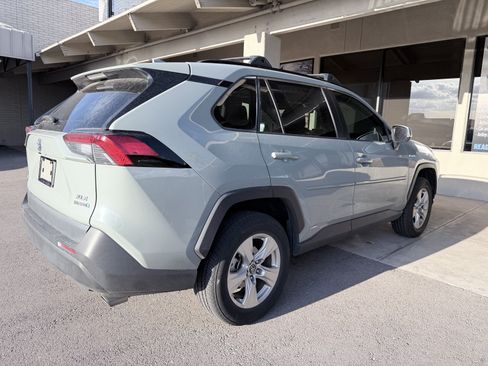Used 2020 Toyota RAV4 XLE w/ Convenience Package AWD/4WD image 6