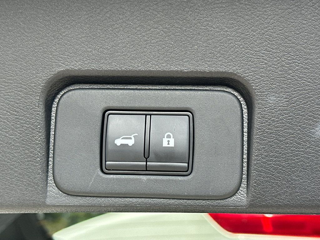 Used 2025 Nissan Rogue SV FWD image 19