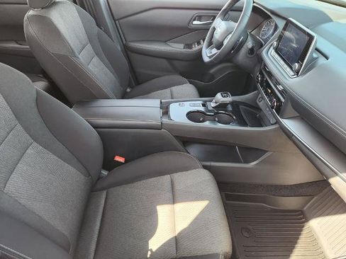 Certified 2025 Nissan Rogue SV FWD image 10