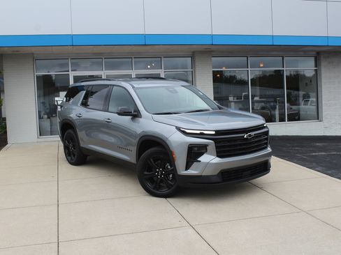 New 2027 Chevrolet Traverse LT w/ Midnight/Sport Edition AWD/4WD image 2