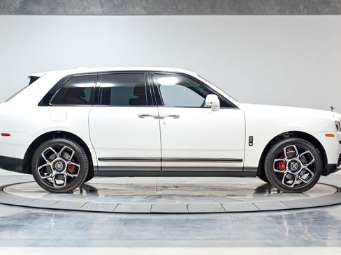 Used 2021 Rolls-Royce Cullinan Black Badge AWD/4WD image 17