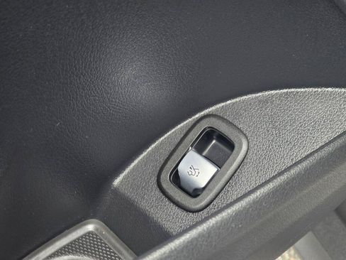 Used 2023 Mercedes-Benz GLC 300 4MATIC image 36