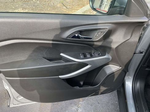 Used 2025 Chevrolet Trax LS w/ LS Convenience Package image 26