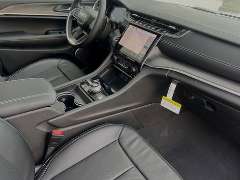 New 2024 Jeep Grand Cherokee Limited 4xe w/ Luxury Tech Group II image 14