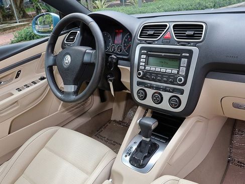Used 2008 Volkswagen Eos 2.0T FWD image 10