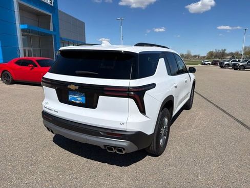 Used 2024 Chevrolet Traverse LT AWD/4WD image 17