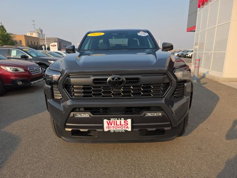 Used 2026 Toyota Tacoma TRD Off-Road AWD/4WD image 4