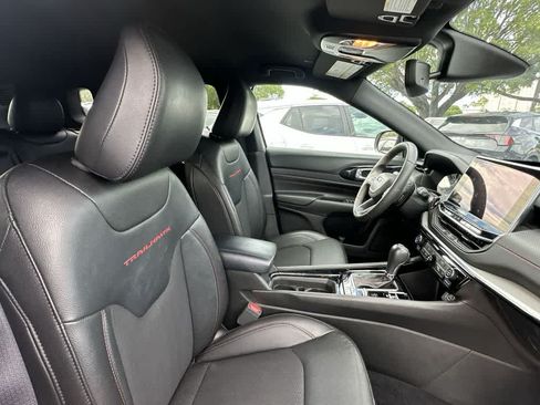Used 2025 Jeep Compass Trailhawk AWD/4WD image 17