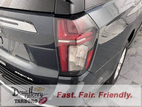 Used 2021 Chevrolet Suburban Premier w/ Premium Package image 17