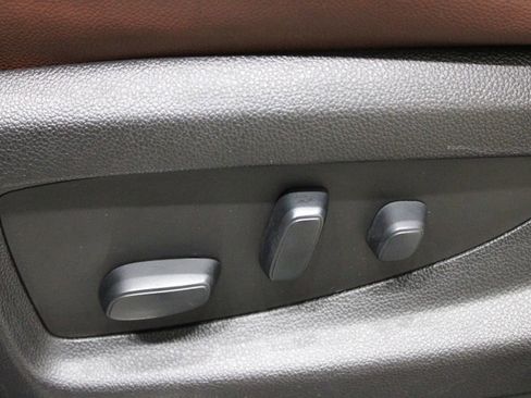 Used 2019 Chevrolet Tahoe Premier w/ Premier Plus Edition image 23