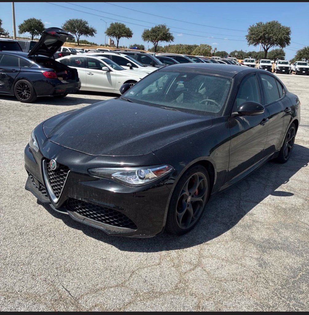 Used 2018 Alfa Romeo Giulia Ti Sport w/ Quick Order Package 22S Sport AWD/4WD image 4