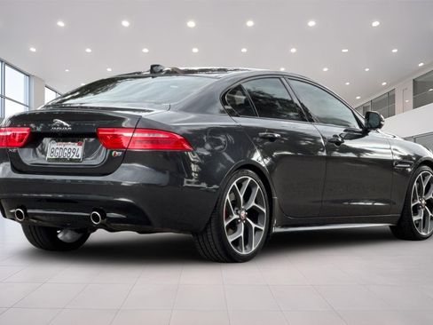 Used 2018 Jaguar XE S RWD image 4