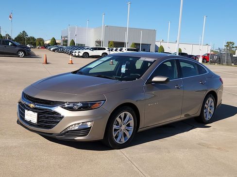 Used 2024 Chevrolet Malibu LT image 3