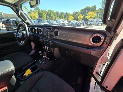 Used 2023 Jeep Gladiator Overland image 14