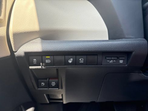 Used 2026 Toyota Sienna Platinum AWD/4WD image 15