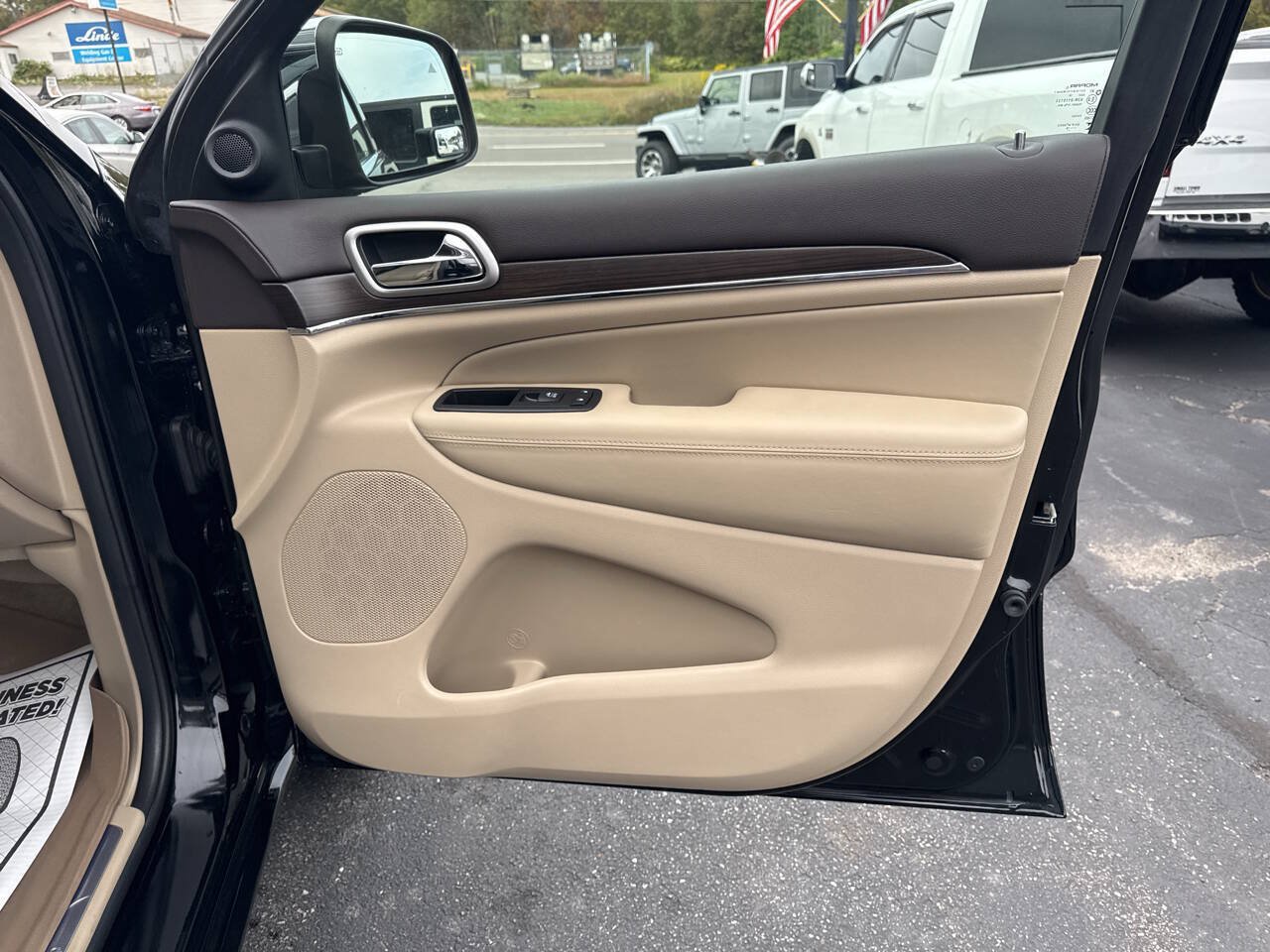 Used 2018 Jeep Grand Cherokee Overland AWD/4WD image 25