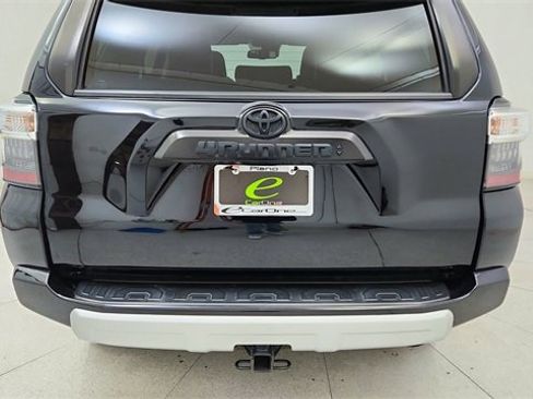 Used 2021 Toyota 4Runner TRD Off-Road Premium image 12