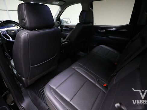 Used 2023 Chevrolet Silverado 1500 LT w/ Leather Package AWD/4WD image 9
