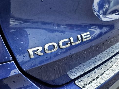Used 2019 Nissan Rogue SV w/ Premium Package FWD image 8