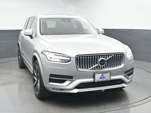 Used 2023 Volvo XC90 B6 Plus image 2