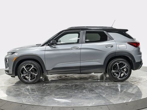 Used 2023 Chevrolet TrailBlazer RS FWD image 2