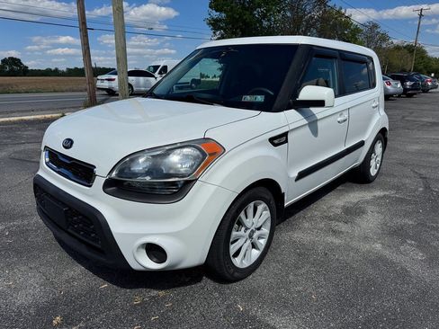 Used 2013 Kia Soul FWD image 2
