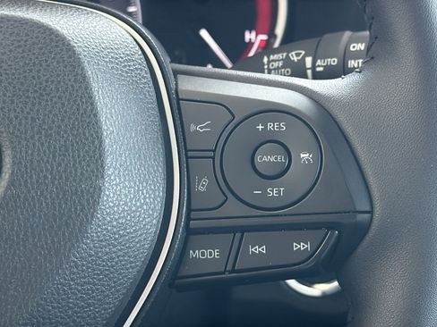 Used 2025 Toyota RAV4 XLE Premium FWD image 32