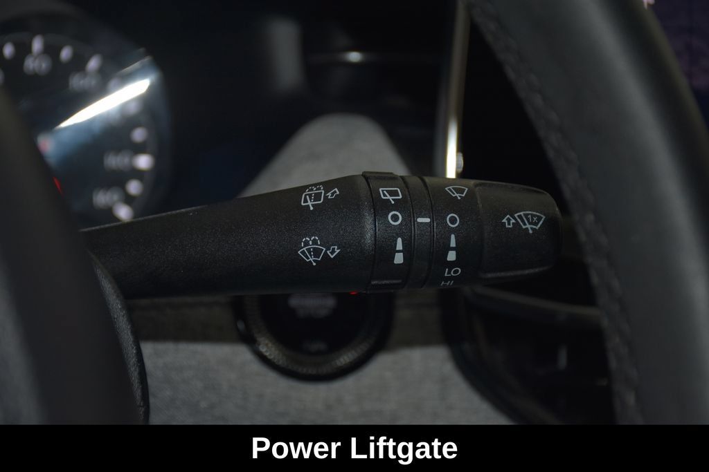 Used 2025 Jeep Compass Latitude w/ Sun & Sound Group AWD/4WD image 18