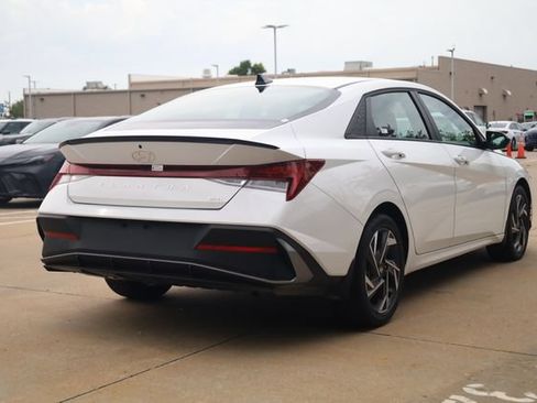 Used 2025 Hyundai Elantra SEL FWD image 6