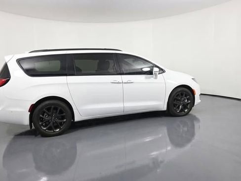 Used 2022 Chrysler Pacifica Limited w/ S Appearance Package AWD/4WD image 12