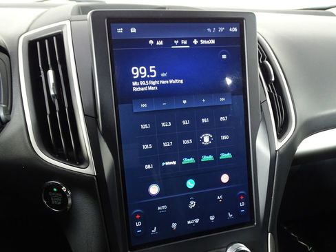 Used 2024 Ford Edge SEL image 32