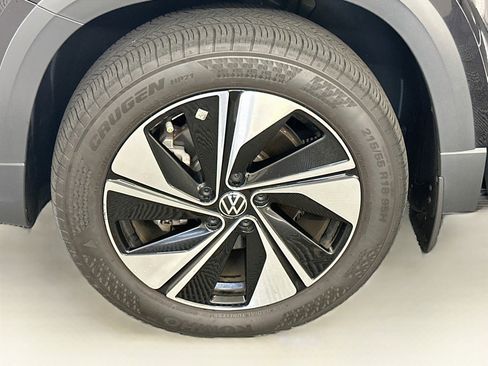 Used 2023 Volkswagen Taos SE w/ Panoramic Sunroof Package AWD/4WD image 35