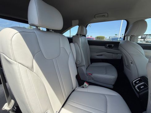 Used 2023 Kia Sorento EX FWD image 18