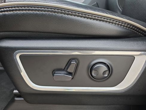 Used 2023 RAM 1500 Laramie AWD/4WD image 16