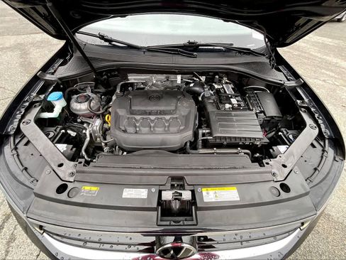 Used 2023 Volkswagen Tiguan SE R-Line image 29