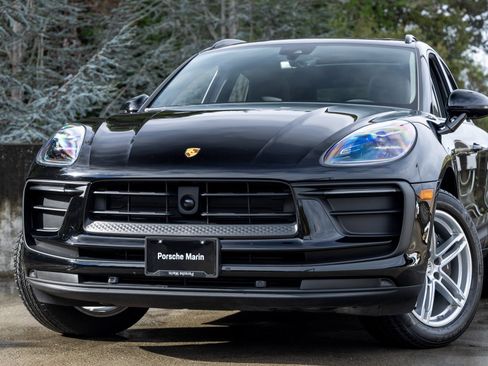 Certified 2025 Porsche Macan image 7