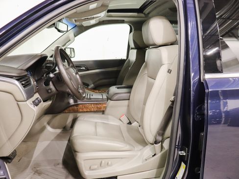 Used 2020 Chevrolet Suburban Premier AWD/4WD image 14