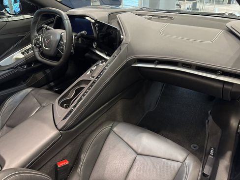 Used 2024 Chevrolet Corvette Stingray Convertible w/ Z51 Performance Package image 21