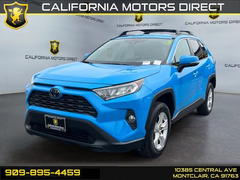 Used 2020 Toyota RAV4 XLE w/ Carpet Mat Package FWD image 1