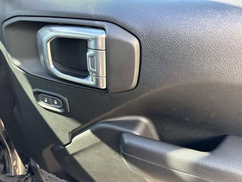 Used 2023 Jeep Gladiator Sport image 25