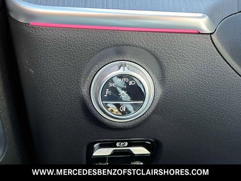 Used 2025 Mercedes-Benz C 300 4MATIC Sedan image 35