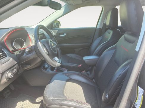 Used 2018 Jeep Compass Trailhawk AWD/4WD image 9